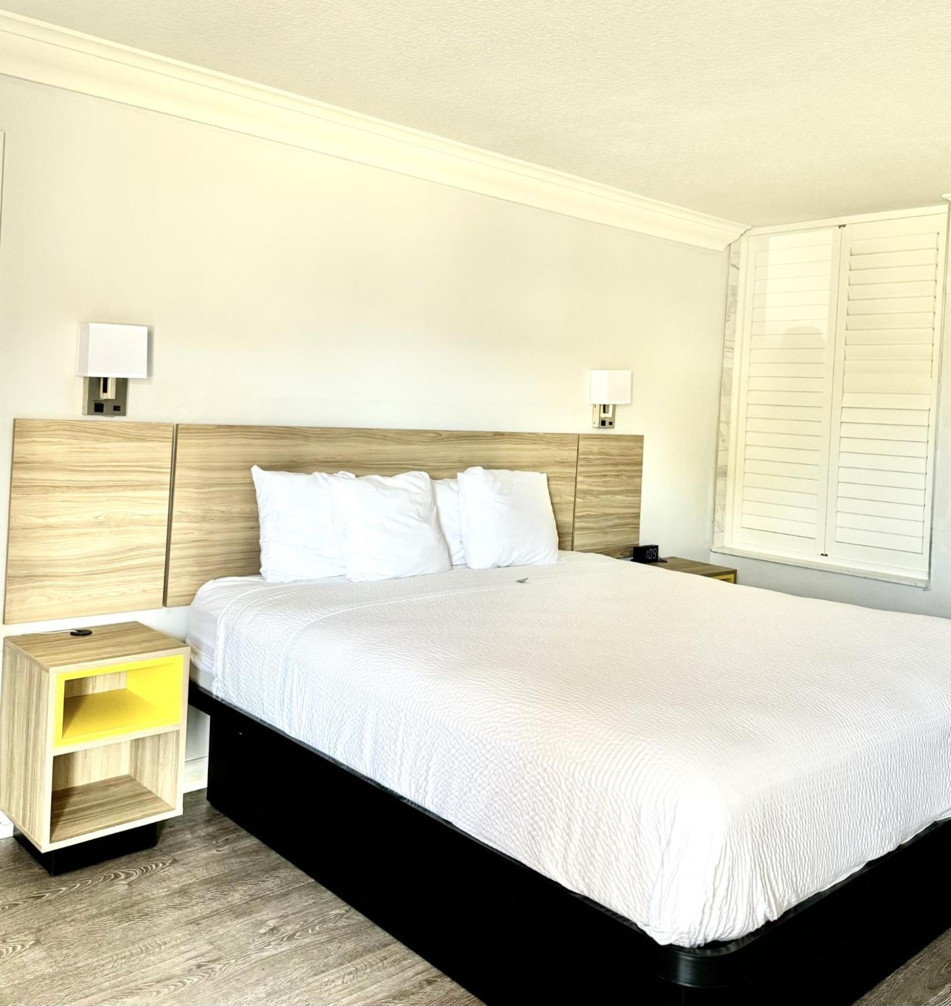 Days Inn By Wyndham Near City Of Hope Duarte Bagian luar foto